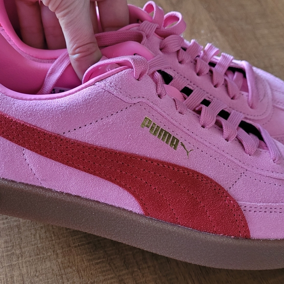 8US PUMA suede Women's Pink Sneakers - Picture 2 of 7
